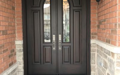 Personalizing your Entrance’s Wooden Doors with Glass